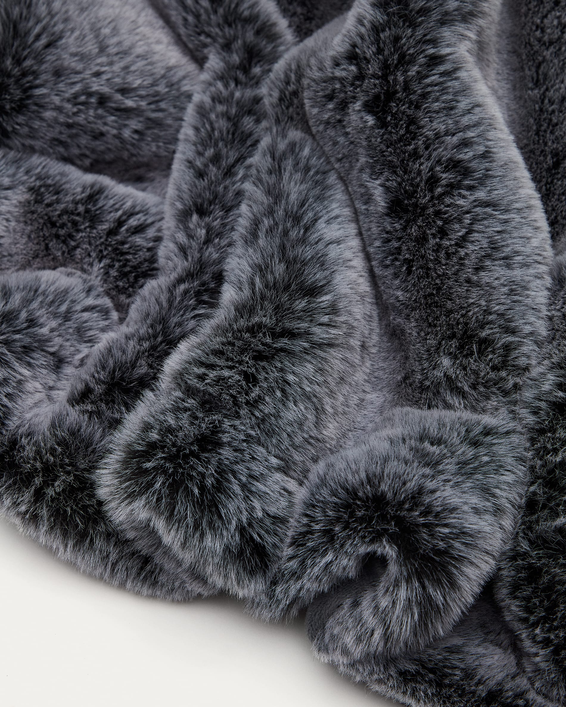 Stork blanket with dark grey fur 125 x 150 cm