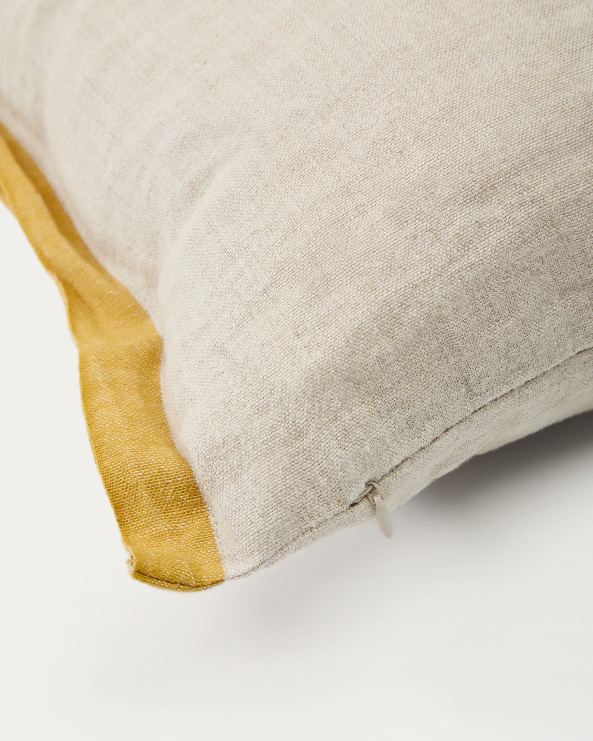 Suerta beige and mustard cushion cover, 100% linen, 50 x 50 cm - Detail