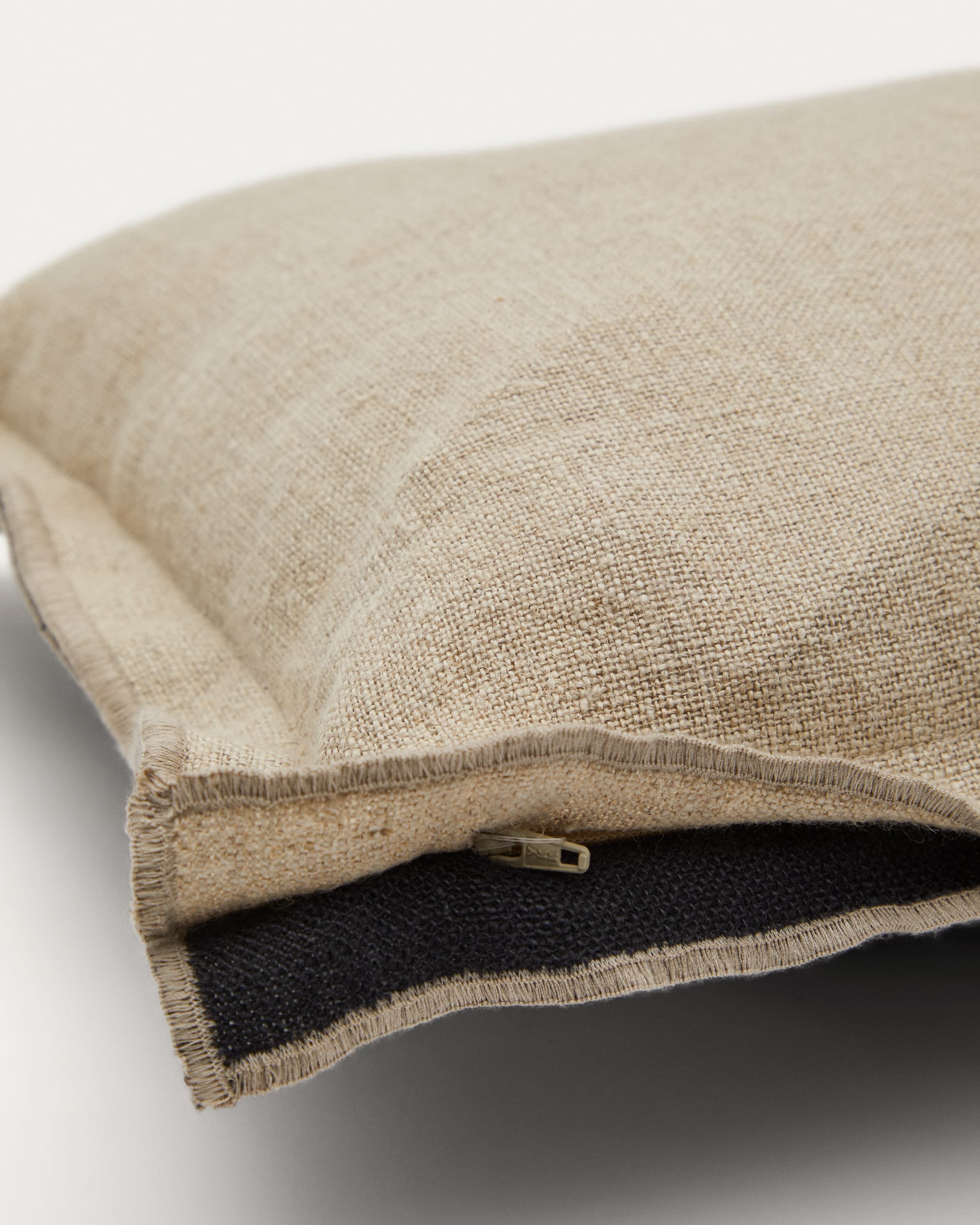 Sagi beige and black linen pillowcase 30 x 50 cm