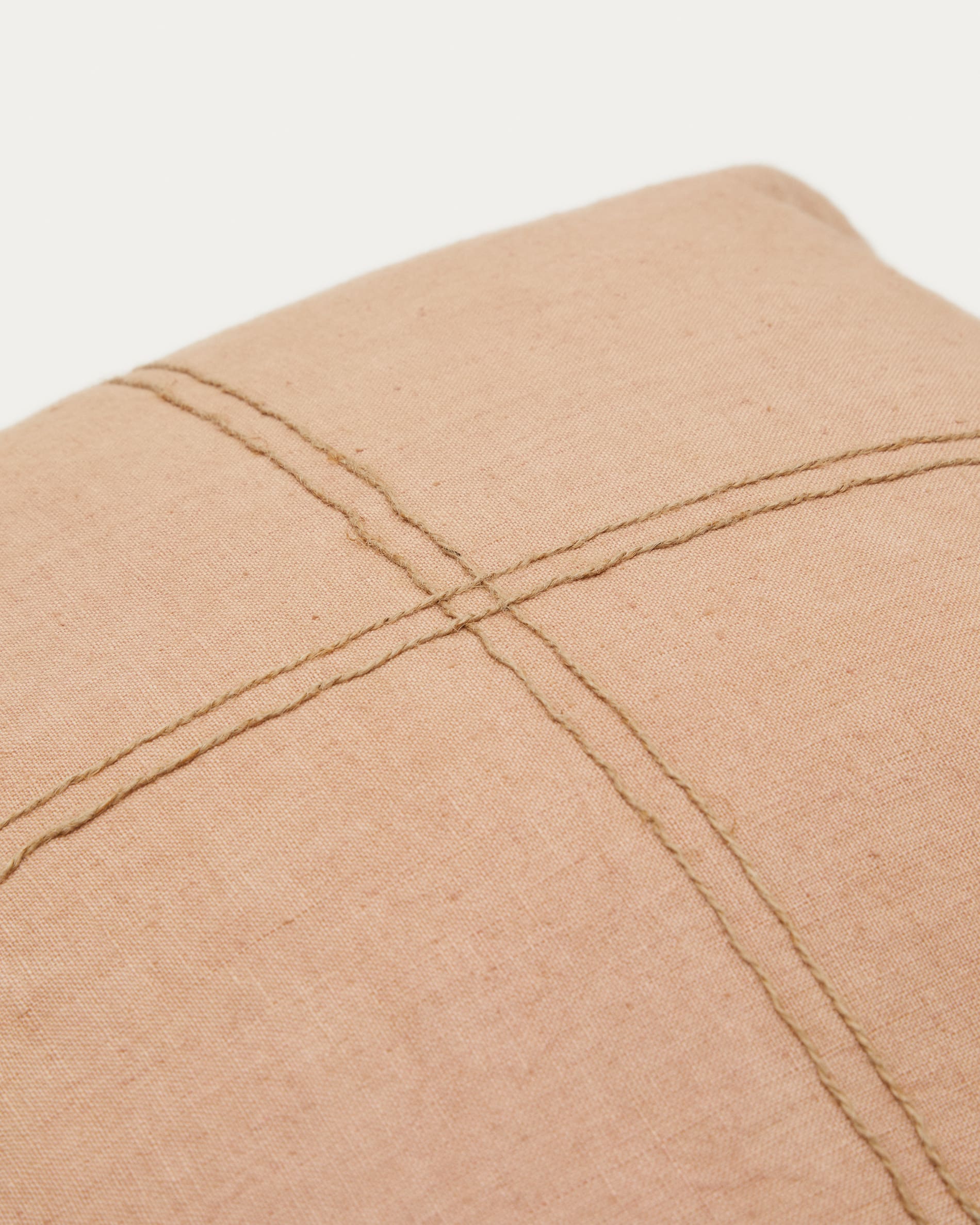 Sulken cushion cover made of pink linen and beige embroidery, 45 x 45 cm