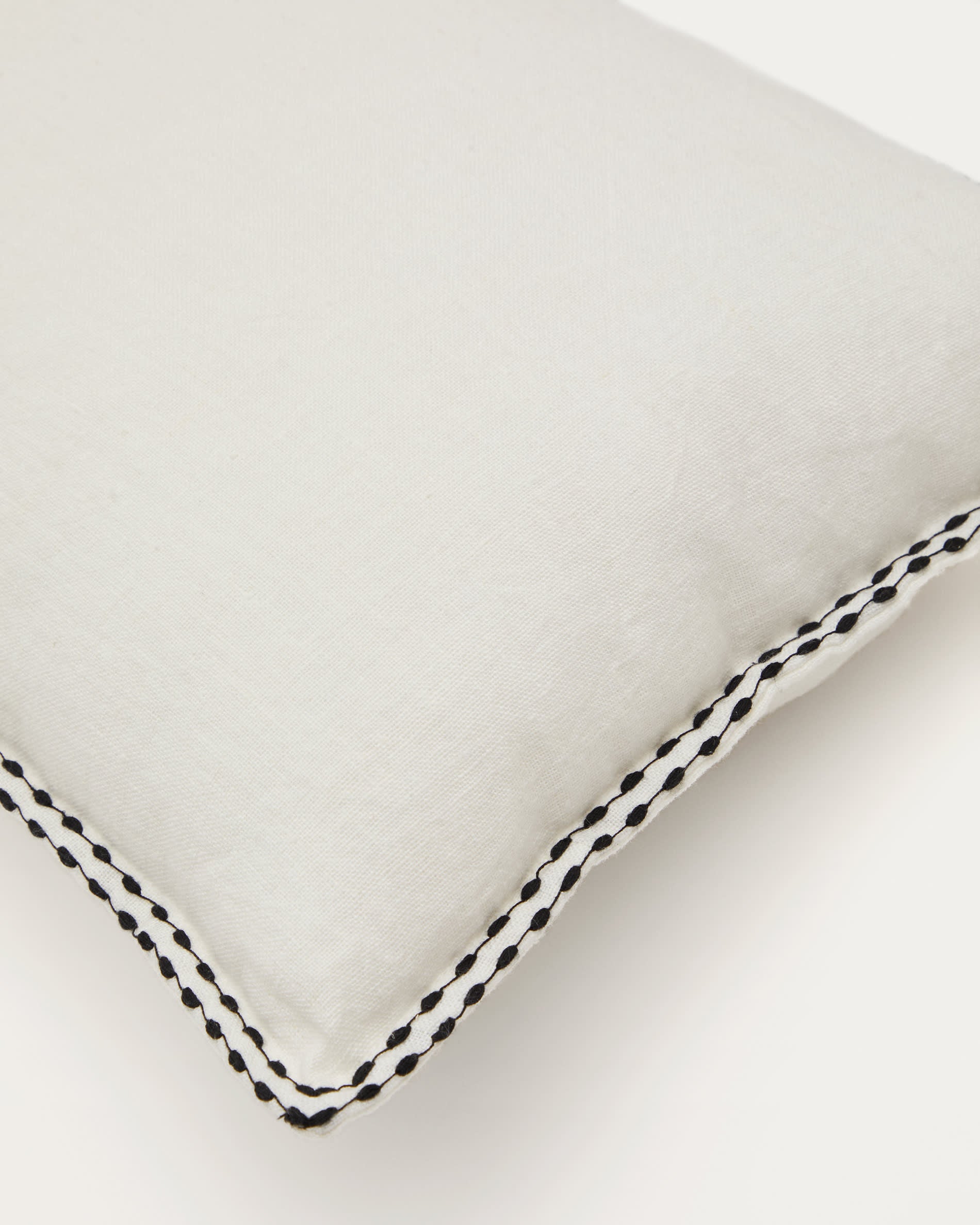 Sinet cushion cover in white linen with beige embroidery detail, 50 x 30 cm