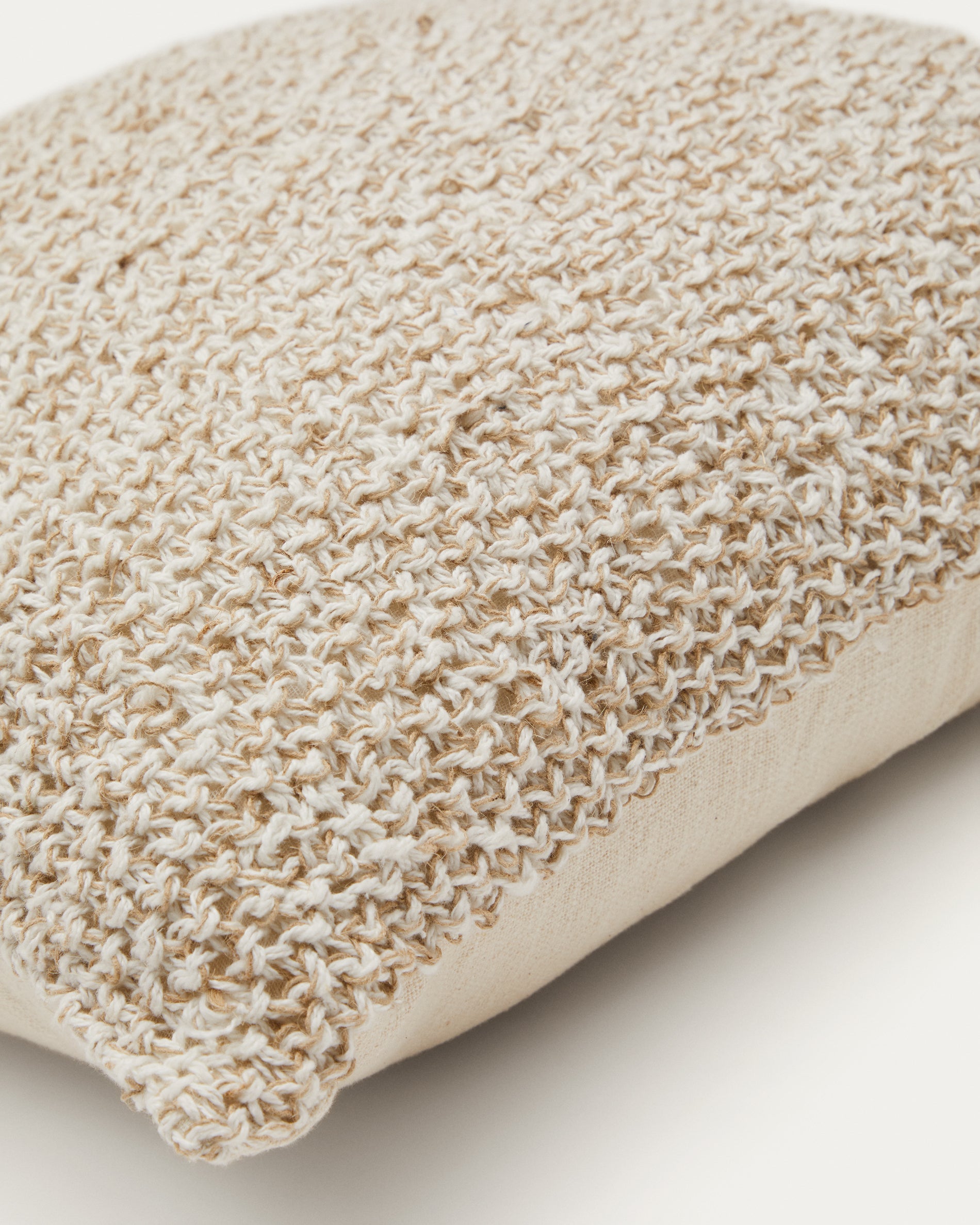 Sunira cushion cover in cotton and natural jute, 45 x 45 cm - Detail