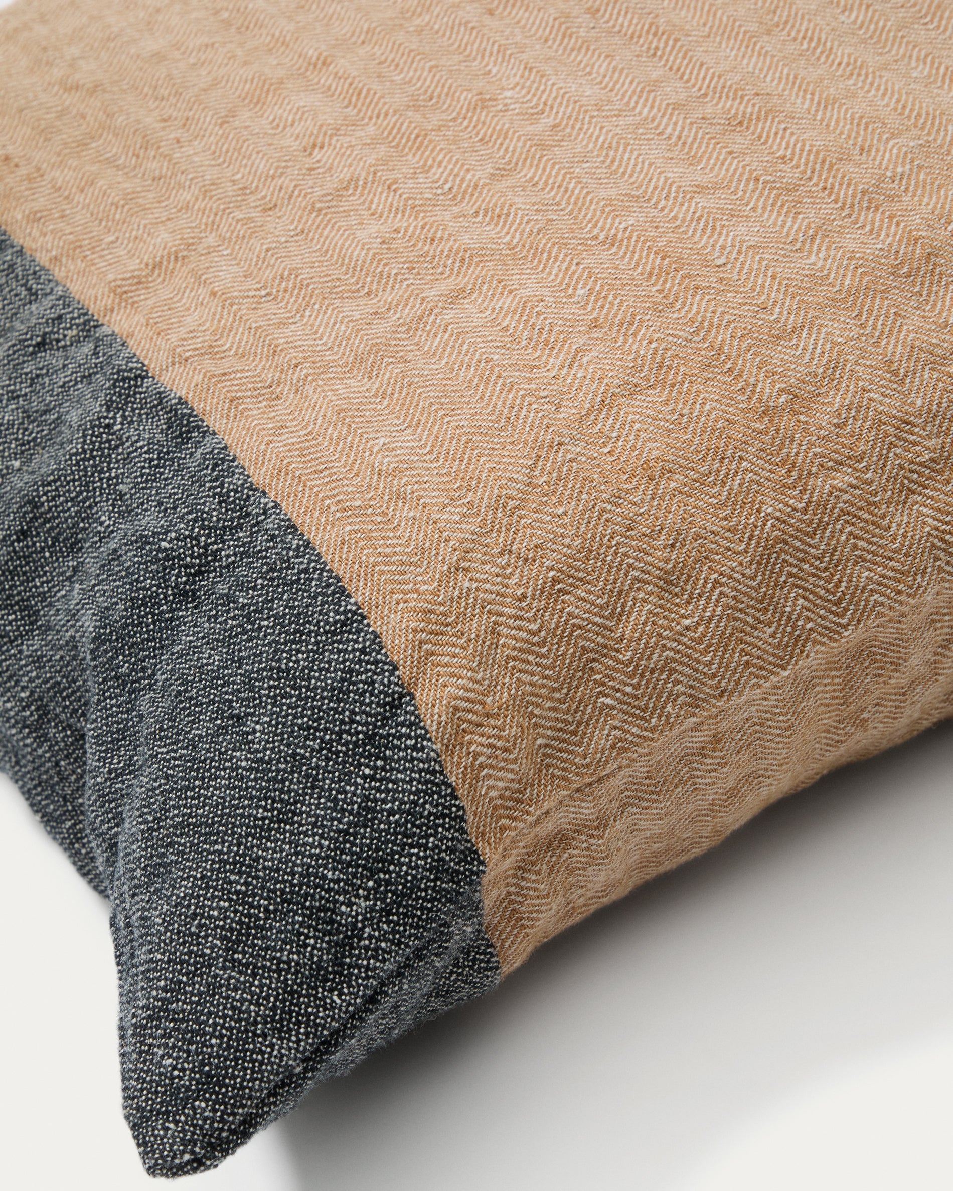 Eiko 100% terracotta linen cushion cover with vertical grey stripes, 50 x 50 cm - Detail
