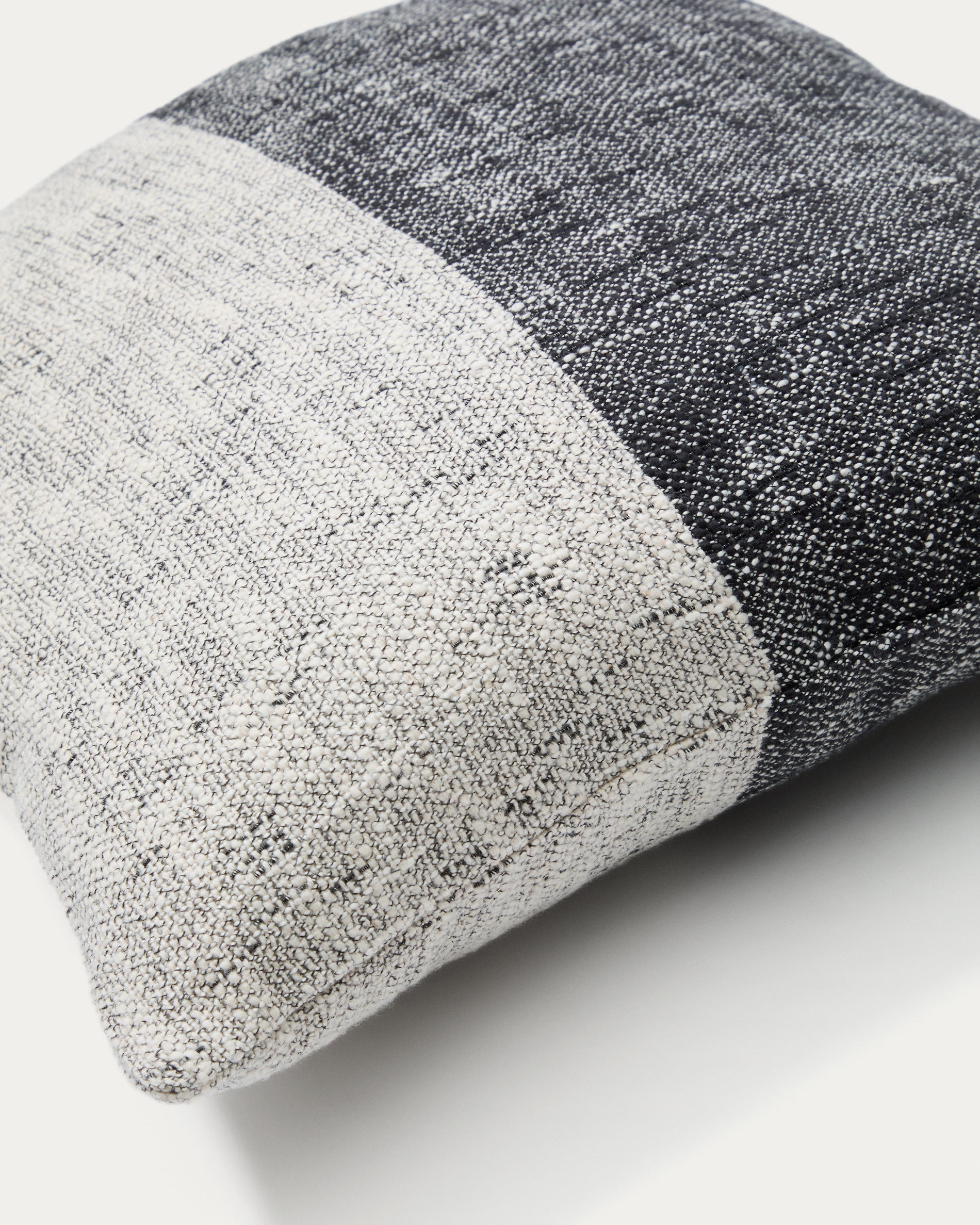 Dalel grey cotton cushion cover, 45 x 45 cm - Detail