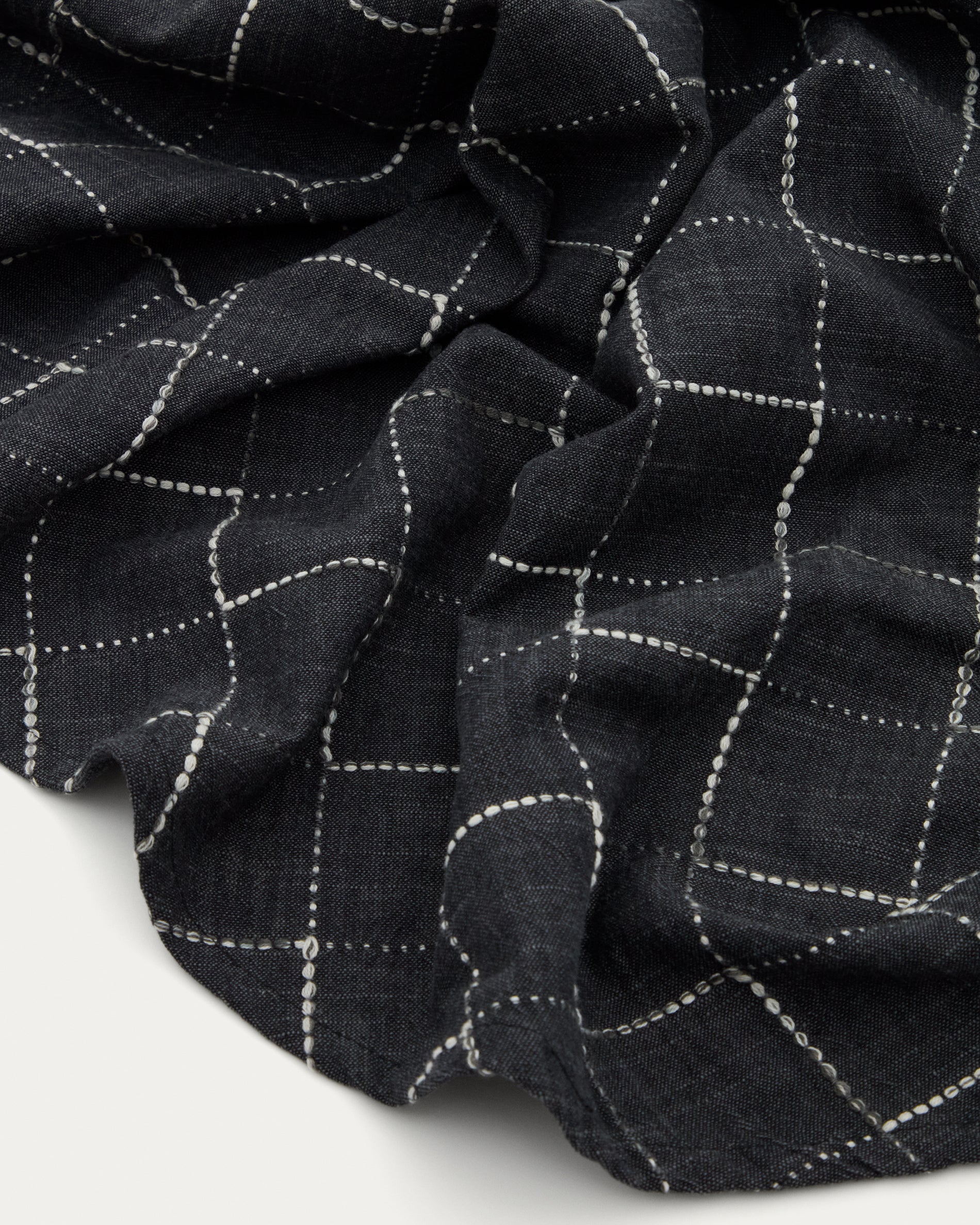 Ersen round black 100% cotton tablecloth, Ø170 cm - Detail
