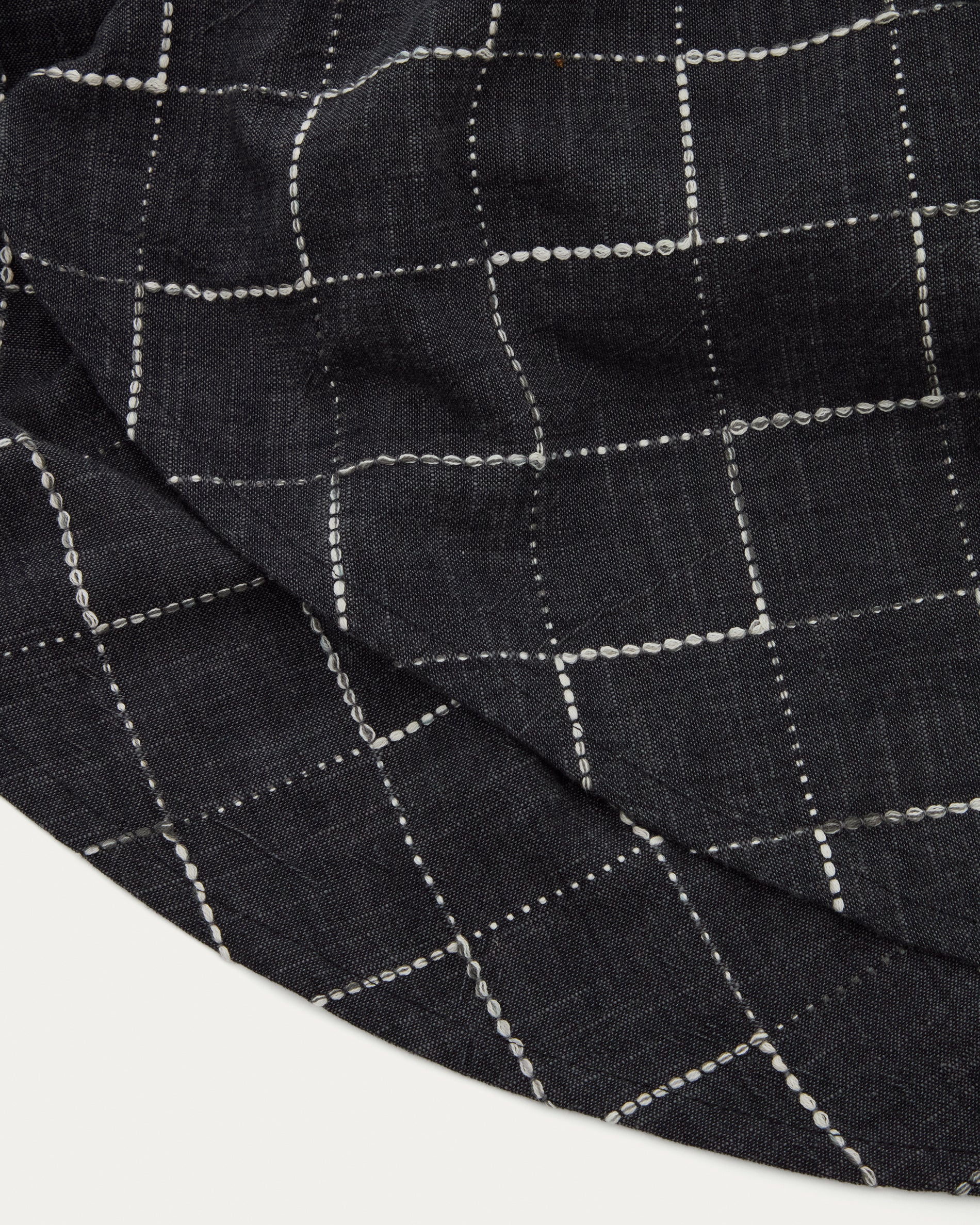 Ersen round black 100% cotton tablecloth, Ø170 cm - Detail