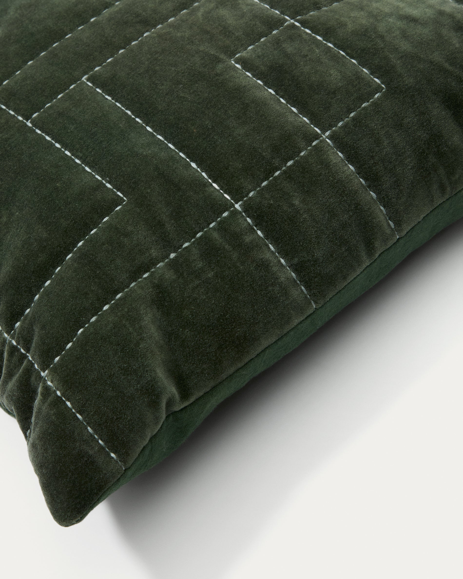 Prila green velvet cotton cushion cover with geometric embroidery feature, 45 x 45 cm - Detail