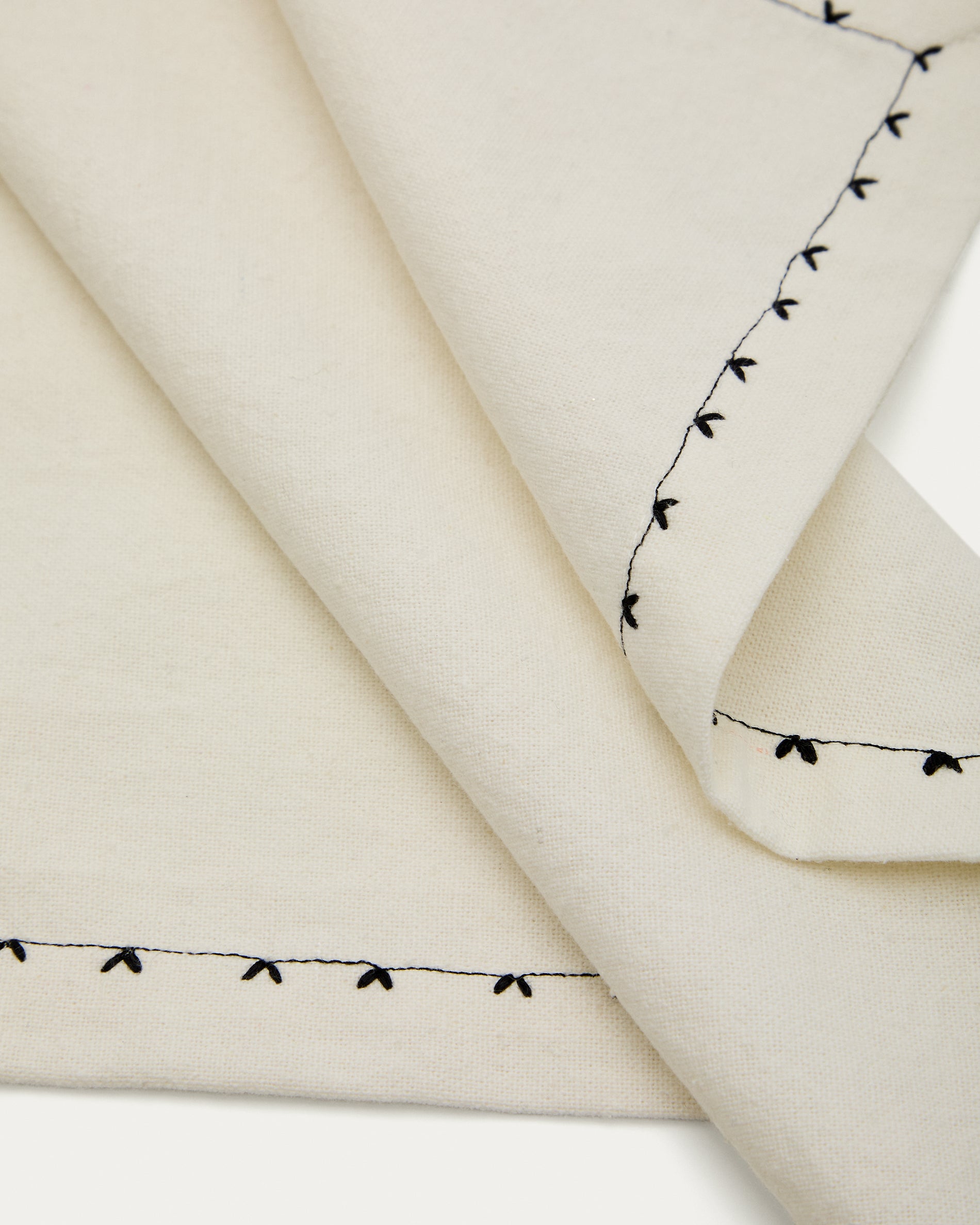 Olim set of two beige, 100% cotton napkins with black embroidery detail - Detail
