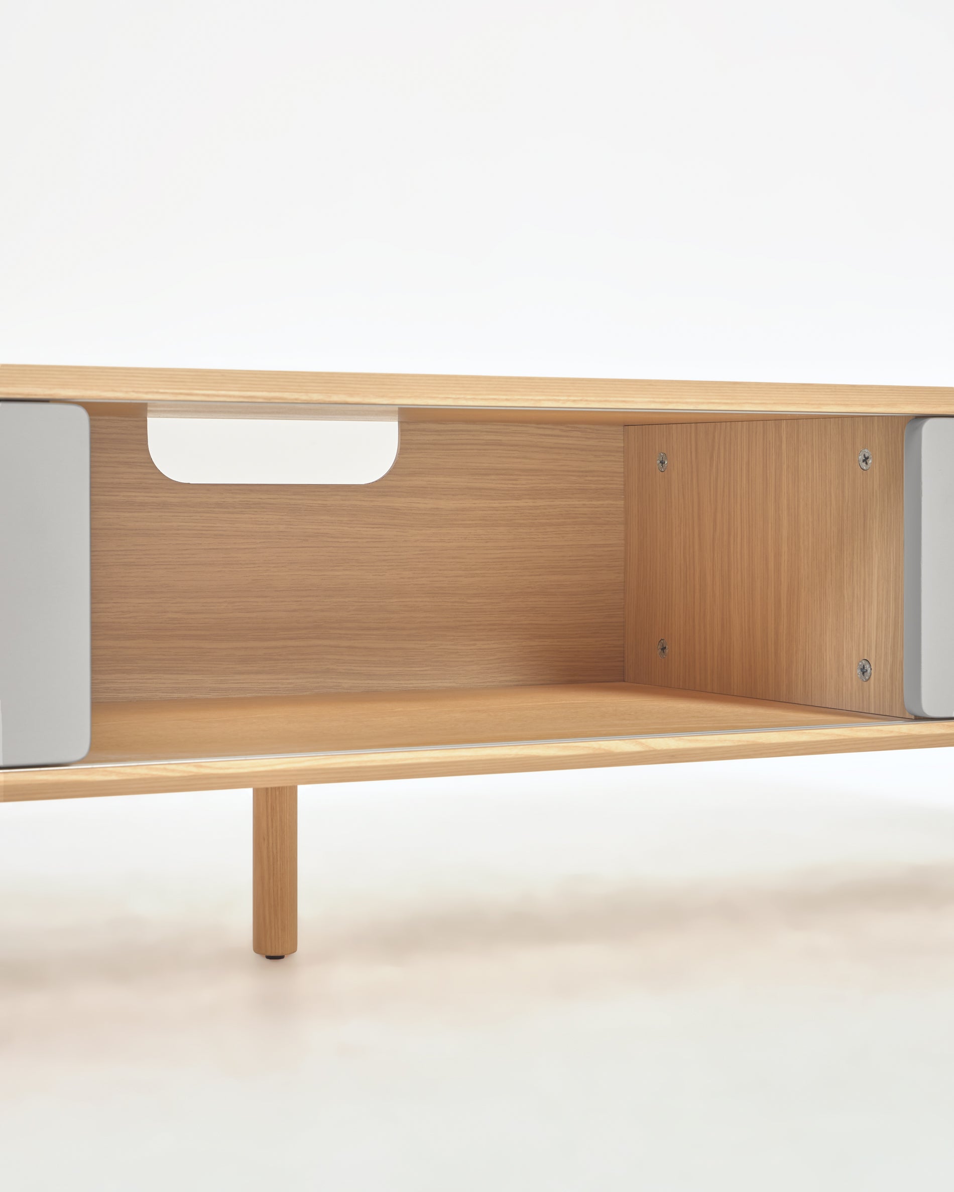 Anielle solid ash & ash veneer TV stand with 2 doors, 180 x 41 cm - Detail