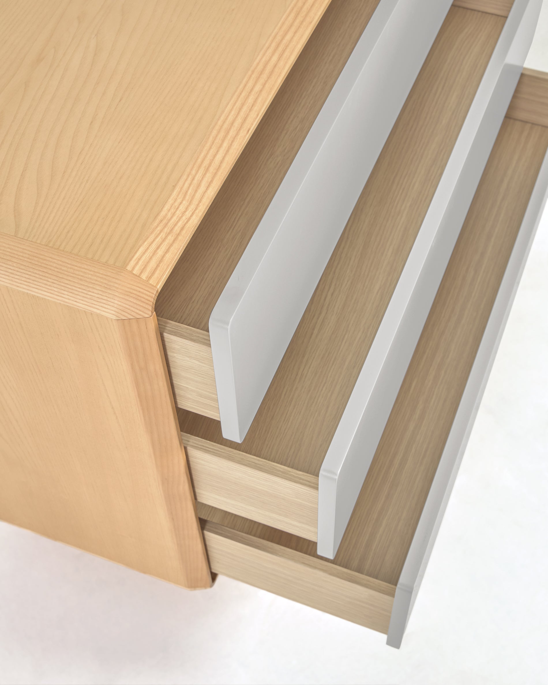Anielle solid and ash veneer chest of three drawers 99 x 78.5 cm - Detail
