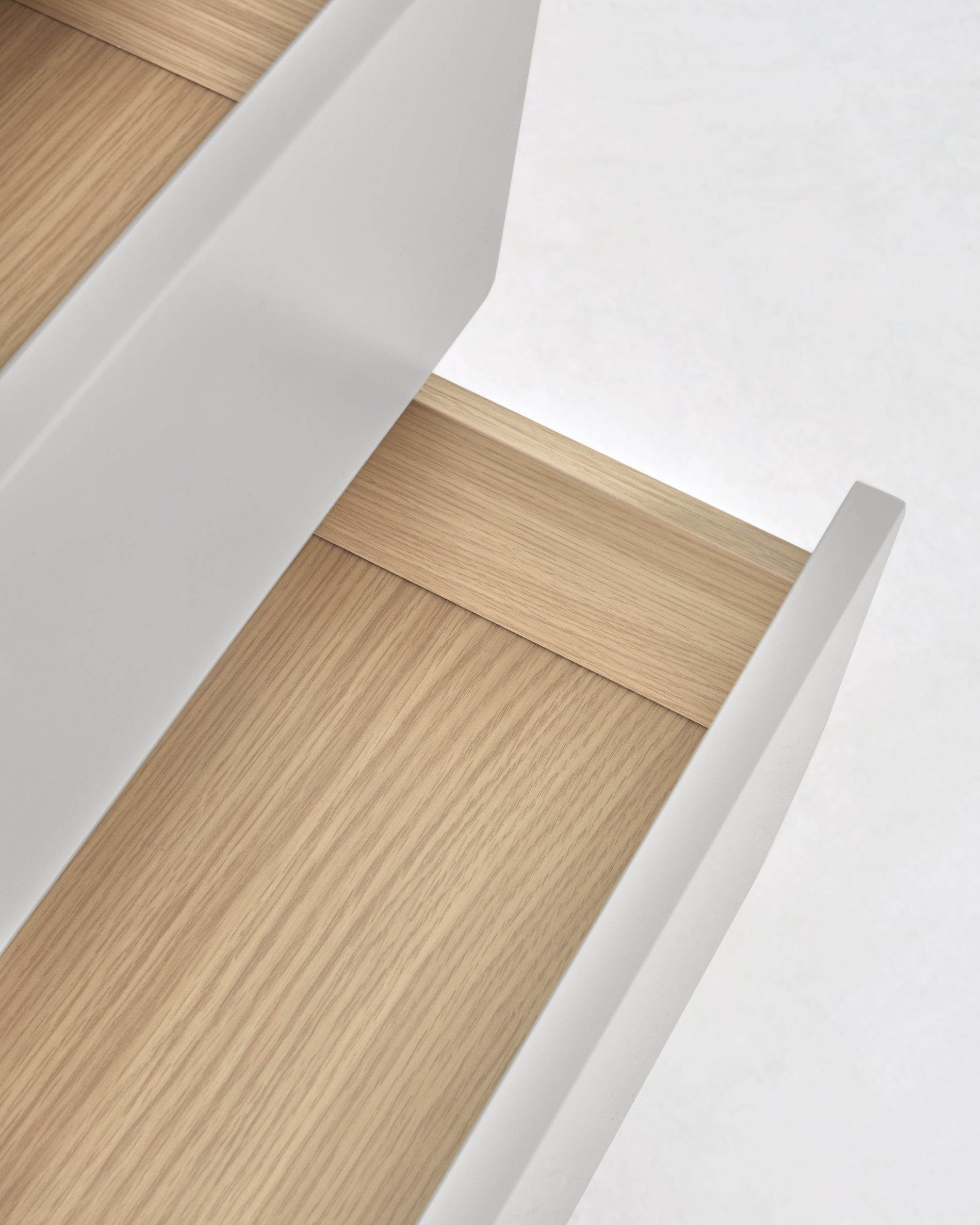 Anielle solid and ash veneer chest of five drawers 60 x 117 cm - Detail