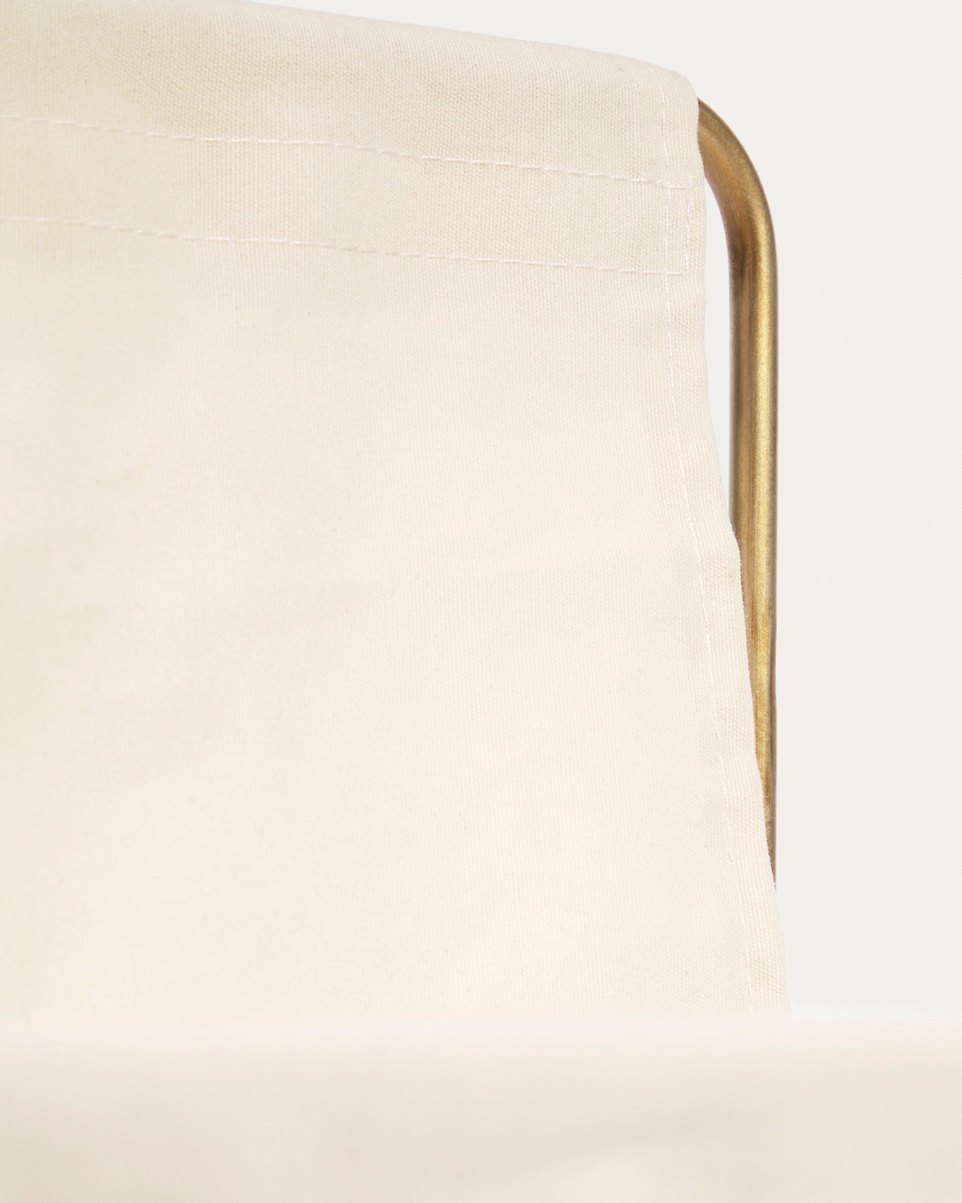 Siana beige magazine rack in golden metal - Detail