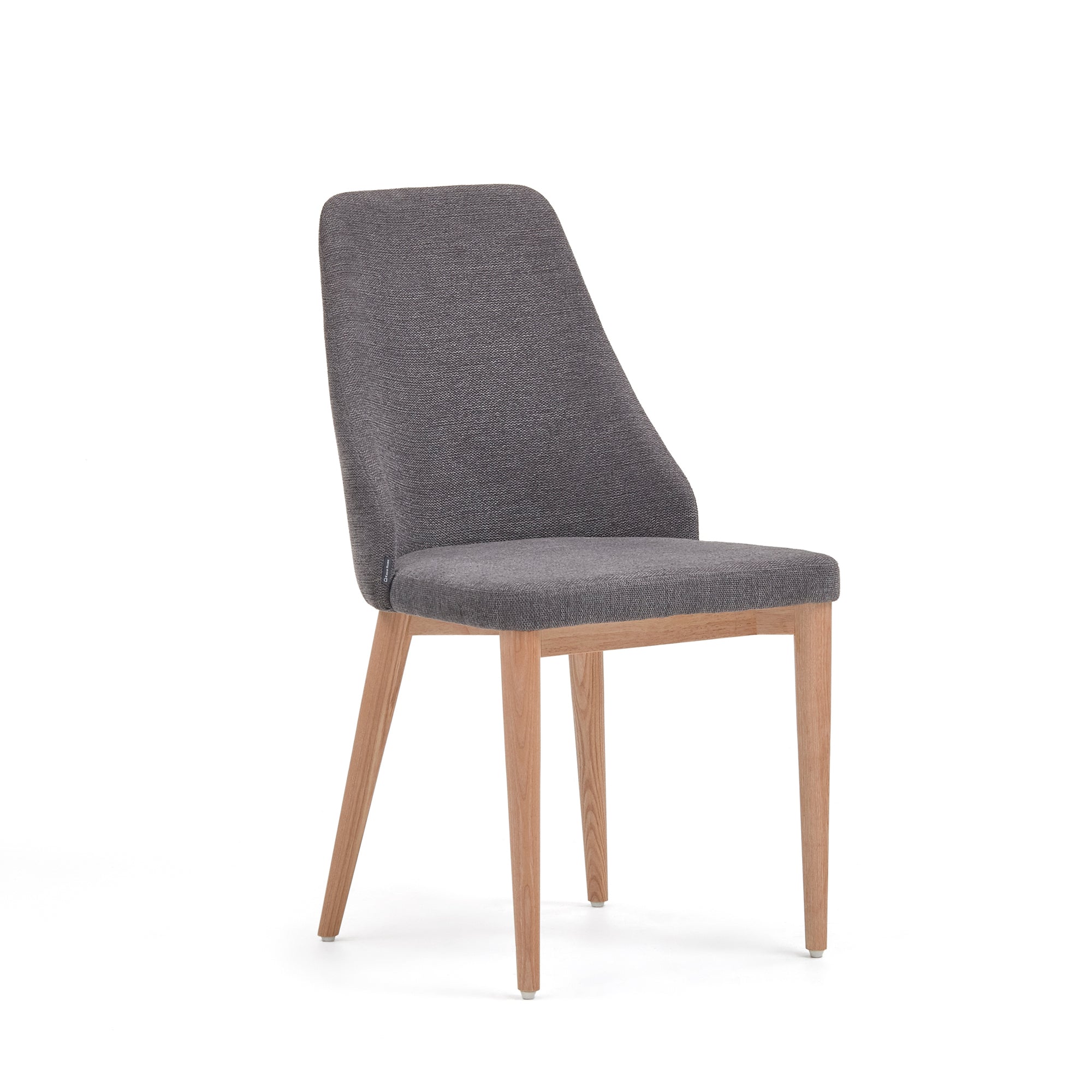 Rosie szék sötétszürke zseníliából, tömör kőrisfa lábakkal, natúr kivitelben.
