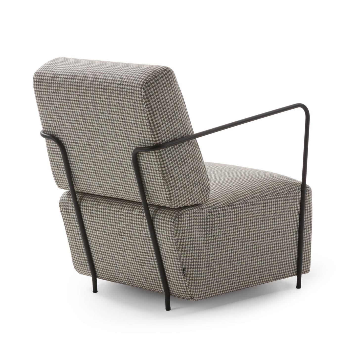 Gamer armchair in houndstooth pattern with steel in a black finish